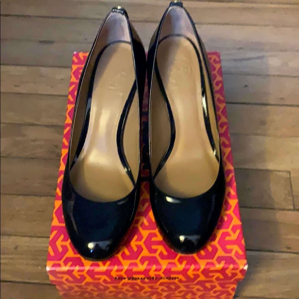 Shoes - Picture 1 of 4
